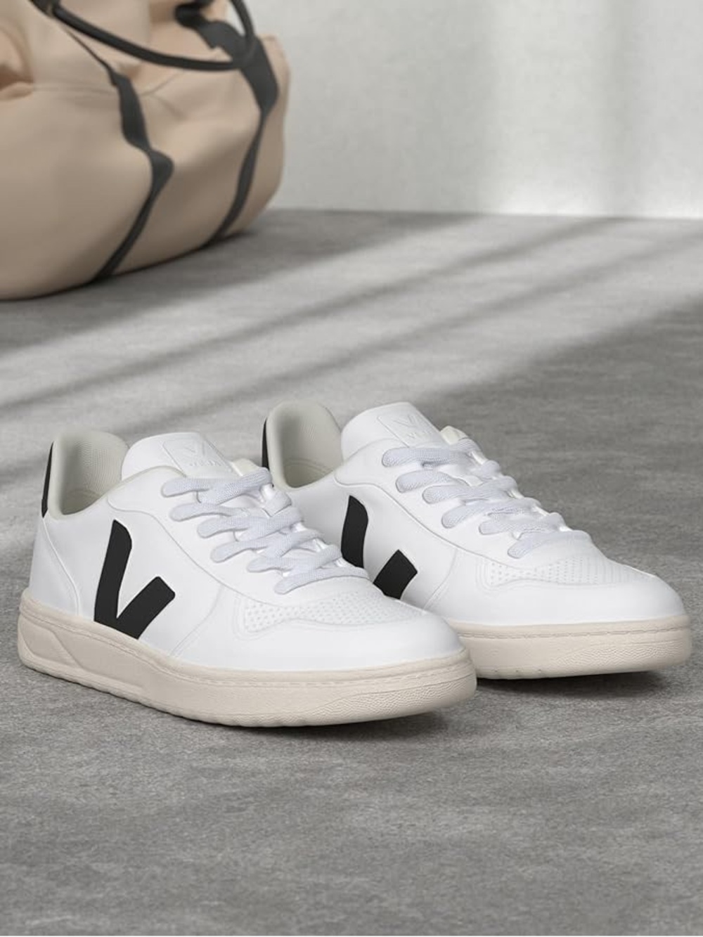 Veja V-10 LEATHER WHITE BLACK